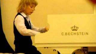 Ваня Бессонов-8 лет и 3 мес - этюды Черни - октябрь 2010