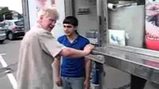 Русский дед СМОГ ПОСТОЯТЬ ЗА СЕБЯ И избил хача