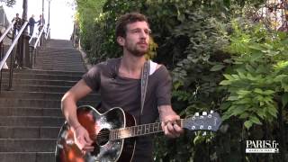 A Montmartre Igit chante "Don't get me wrong"