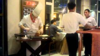 В ресторане-пекинская утка.Пекин,район Дашилар.Restaurant-Peking utka.Pekin, district Dashilar