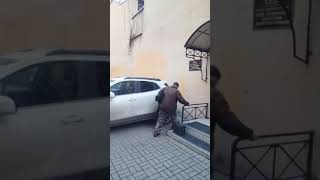 Мужик пиздит невидимого соперника. Бой с тенью. ДАВАЙ ГАВНО!