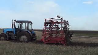 Застрял трактор МТЗ-1221 трактор Т-150К вытащил! Stuck tractor MTZ-1221 tractor T-150K pulled!