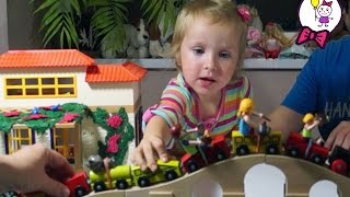 Детская железная деревянная дорога  Икеа, кукольные домики Плеймобил и Лего Дупло в Городе Игрушек