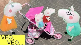 Peppa pig en español: juega al veo veo de paseo en carro de bebes.Nuevo video de juguetes de 2018