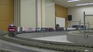 鉄道模型　EF510レッドサンダー牽引長編成コンテナ列車