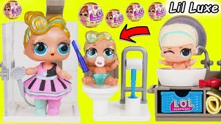 LOL Surprise Dolls Lil Sisters get Playmobil Bathroom