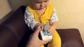 Тонометр и малышка: просто, проверено, надежно. OMRON.