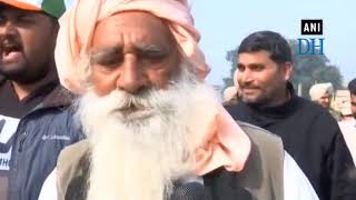 People wait to receive IAF Wing Commander Abhinandan at Attari-Wagah border