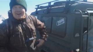 В ОХОТНИЧЬЕМ ДОМИКЕ. ГОТОВКА, РАЗГОВОРЫ, ПЕСНИ.