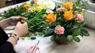 Флористика для начинающих: цветочная композиция своими руками (корзина с цветами мастер класс).