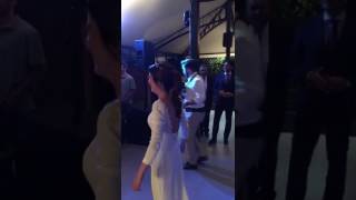 Hermano sorprende a su hermana en la boda