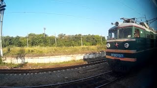 Электровоз ВЛ80к-517 с грузовым (из окна поезда)