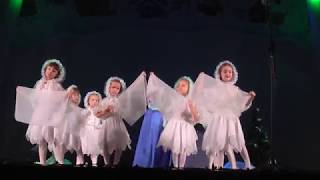 Кружится снежинок хоровод