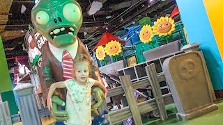 Детская игровая площадка из игры Зомби и растения / Видео для детей