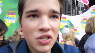 JENNETTE MCCURDY SNEAKS UP ON NATHAN KRESS!