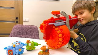 БАТЛ с топовым NERF ✅ Стрельба по Танкам ✅ Сын против папы ✅  Кто победит в Нерф??? NERF Battle .