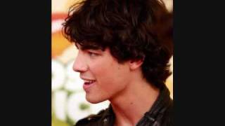 Joe Jonas's AMAZINGG New Hair Do!!! // o h  h o t  d a m n