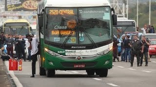 Refém de sequestro na Ponte Rio-Niterói: "Ele ficava estalando o isqueiro"