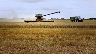 Рекорд Гинесса 2014 Зерноуборочный комбайн New Holland CR10.90