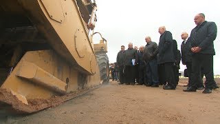 Лукашенко ознакомился с новыми технологиями ремонта и восстановления местных дорог