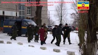 Бойцы Казачьей Национальной Гвардии сдают кровь что бы помочь раненым