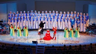 Сюита «Русские узоры»  исполняет Старший хор Центра «Радость»