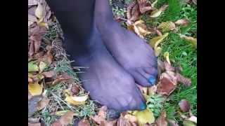 Outdoor pantyhose, nylon stockings, feet, barefoot, Strumpfhose draussen