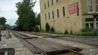 Very Rare Catch: GTW GP9R Leads Oil Local During The Daytime