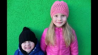 Ажурная шапочка спицами. Шапка узором "Сетка". Видео урок.