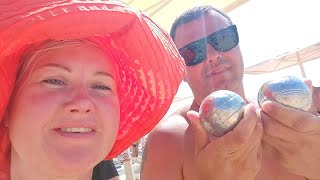Сражаемся за бокал пива в игре Ботча на пляже Рута. Семейный отель Ruta Family Club Hotel. Затока 2020