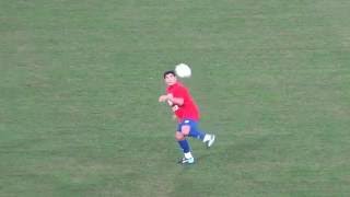 Diego Maradona palleggia prima della partita "Uniti per la Pace"