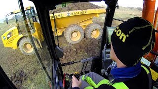 Hitachi Zaxis 250LC-6 Excavator with Tiltrotator And 3D GPS Loading Hydrema 922F Dumper