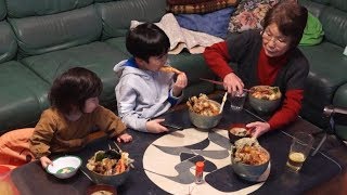 【 天丼８点盛り 】 家族ごはん食べる。Dinner scenery of Japanese family