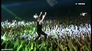 Macklemore Walks On The Crowd....Epic Crowd Surf!