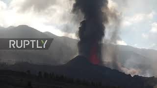 Spain: La Palma volcano spews ash plume and lava amid ongoing eruption