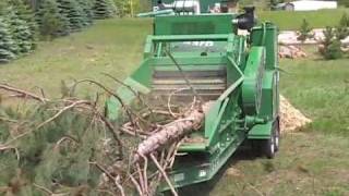 Bandit Model 1680 Beast Recycler Grinding Full Pine Trees - Quick Clips