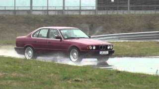 Freies Fahren am Wachauring   BMW 520i E34   17 10 2010