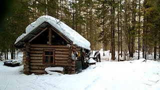 КЛЁВ ТАЕЖНЫХ КРОКОДИЛОВ!!! День 1ый. Ловим щуку со льда в апреле на малой реке в Сибири Tomsk