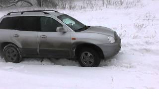 santa fe забирается на пригорок Off Road