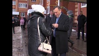Дети-сироты и жители аварийных домов получили ключи от новых квартир из рук главы Марий Эл