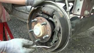 Mazda MPV 2001 г.в. замена тормозных колодок и прокачка тормозной системы.-+