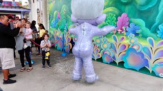 The Farting Troll Arrives at Universal Studios Hollywood - NEW Merchandise & Meeting The Character