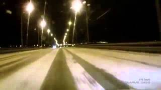 Алкопьянь устроила замес на мосту
