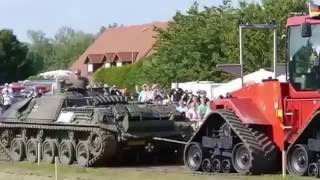 ТРАКТОР ПРОТИВ ТАНКА!!! ТЯНЕТ ТАНКА КАК МАШИНУ!!