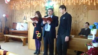 Пение христианского гимна. Семья Карапетян.