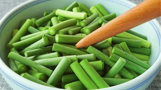【小穎美食】炒蒜苔，最忌焯水和直接炒了，教你一招，脆嫩入味，營養不流失