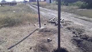КАК ПРАВИЛЬНО УСТАНАВЛИВАТЬ СТОЛБЫ ДЛЯ ЗАБОРА ИЗ ПРОФНАСТИЛА!!!(1-часть)