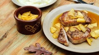 Свиные стейки с яблоками