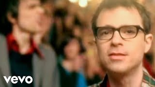 Weezer - Beverly Hills (Official Music Video)