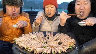 각종 야채를 소고기에 말아 솥뚜껑에 지글지글 구워 만든 [[소고기 야채말이(Beef roll with vegetables)]] 요리&먹방!! - Mukbang eating show